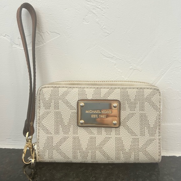 Michael Kors Cream Signature Wristlet Wallet - Picture 3 of 9